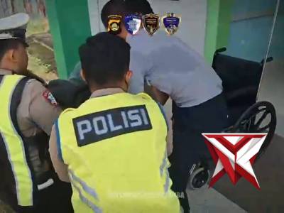 03 PERSONIL PATROLI BERTEMU DENAN MASYARAKAT YANG TERJADI KECELAKAAN LALU LINTAS