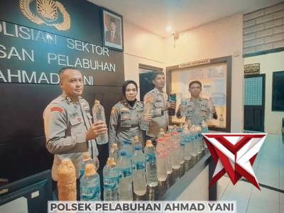 POLSEK PELABUHAN AHMAD YANI AMANKAN PULUHAN BOTOL MINUMAN BERALKOHOL ILEGAL DIATAS KAPAL PENUMPANG