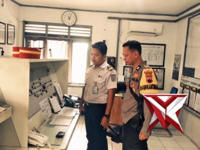 Patroli Kamtibmas Polsek Ketanggungan, Sampaikan Pesan Keamanan kepada Warga