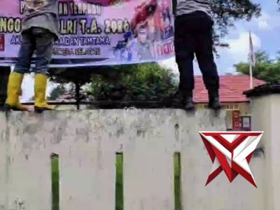 Pemasangan Spanduk Penerimaan Polri 2026