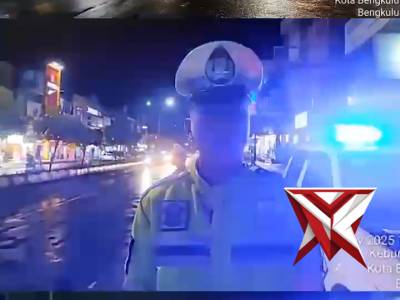 Satlantas Polresta Bengkulu Gelar Patroli Blue Light di Seputaran Jalan Soeprapto

Satuan Lalu Linta