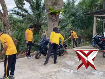 Kegiatan Bersih Bersih Asri - PoliceTube