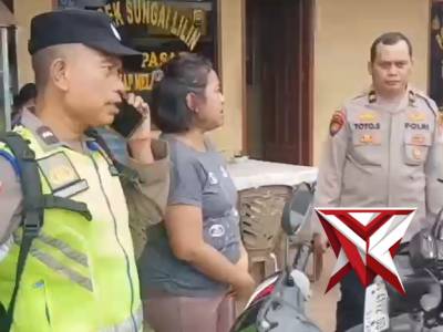 9.13 Kesigapan Anggota Polsek Sungai Lilin Dalam Membantu Warga Saat Mudik