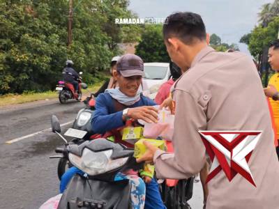Polres Pesawaran Berbagi Takjil