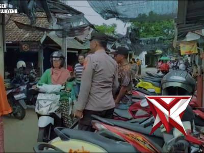 Masuki Pertengahan Ramadhan, Bhabinkamtibmas Warujayeng Sambang Pasar Antisipasi Gangguan Kamtibmas