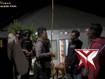 TIM BKO POLRES TUAL MELAKSANAKAN PATROLI JALAN KAKI DAN SAMBANG DI DESA DANAR