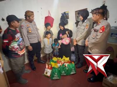 Polrestabes Bandung kegiatan bakti sosial berupa pemberian beras dan sembako