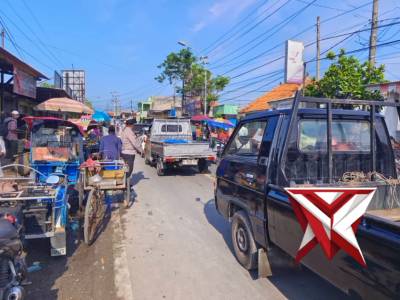 Pamturlalin anggota polsek tlanakan di pasar desa branta pesisir