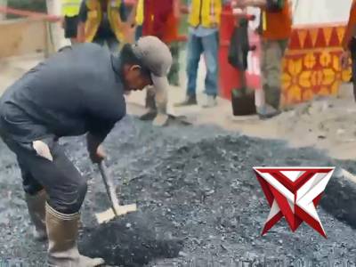 Kegiatan penambalan lubang berjalan