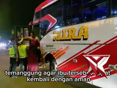 Tersesat dan Hanya Bawa Rp10 Ribu, Polisi di Pos Terpadu Alun-Alun Sragen Bantu Ibu Pulang ke Rumah