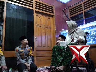 Silaturahmi Tokoh Agama Pengasuh Ponpes Al Falah Ploso Mojo KH Nurul Huda Djazuli