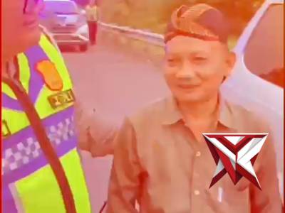 Sat Lantas Polres OKI membantu pemudik yang kehabisan BBM 
SATLANTAS POLRES OKI HADIR.