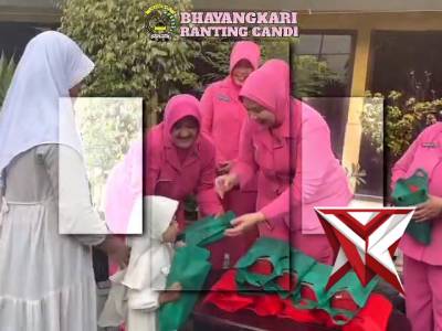 PEMBAGIAN TAKJIL BERSAMA ANGGOTA DAN BHAYANGKARI POLSEK CANDI