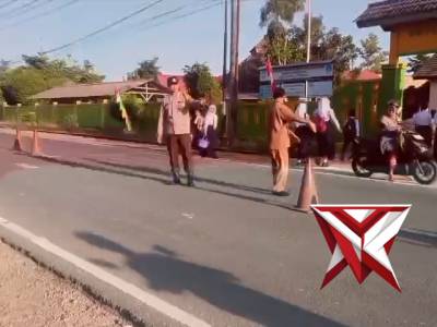 ANGGOTA POLSEK TOBOALI MELAKSANAKAN GIAT STP