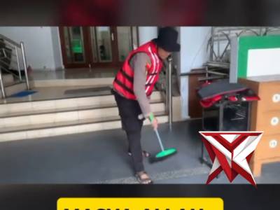 Anggota Korve di Masjid di bulan suci Ramadhan