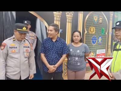 Personil Polsek Sungai Lilin membantu warga saat ketinggalan Mudik - PoliceTube