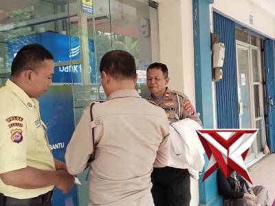 Polsek Cikupa Sosialisasi 110 & Pemasangan Stiker Hallo Kapolres
