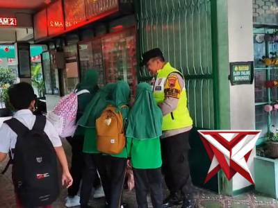 Berinteraksi - PoliceTube