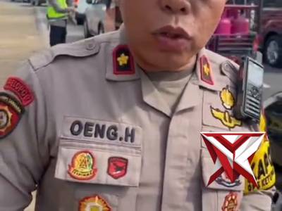 Polsek Soreang melaksanakan kegiatan pengaturan lalu lintas di sejumlah titik rawan kemacetan