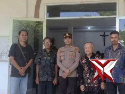 Kapolsek Simpang Rimba melakukan pengamanan Natal - PoliceTube