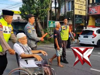 Menolong Lansia - PoliceTube