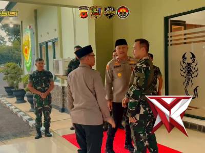 Kapolres Subang Kasih Kejutan Ulang Tahun Pada Danyon 312 Kala Hitam. - PoliceTube