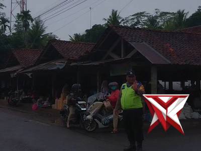 Hujan2 ngapain pak pol?