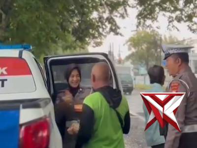 Berbagi Takjil di Bulan Ramadhan Satlantas Polres Sumenep