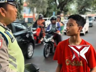 Teguran Humanis Sat Lantas Polres Muba kepada Pengdara yang tidak menggunakan helm