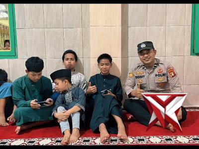 Polsek Bengalon Hadir Beri Pengamanan Ibadah Shalat Tarawih di Bulan Suci Ramadhan 1447 H