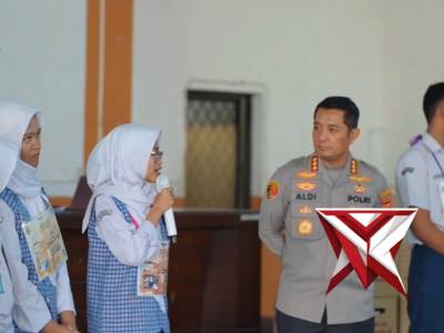Polresta Bandung Kegiatan Mengisi Materi MPLS SMAN 1 MARGAHAYU