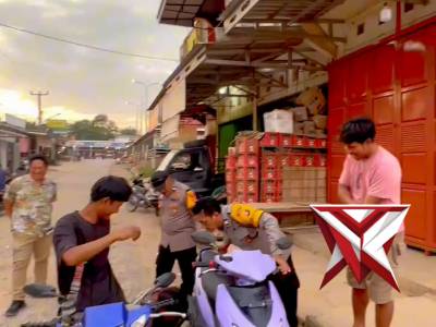 Bhabinkamtibmas Polsek Tungkal Jaya Sebagai Penolong Masyarakat