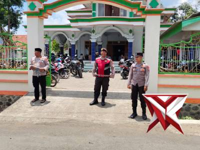 GIAT RUTIN PAM SHOLAT JUMAT POLSEK TAMAN KROCOK