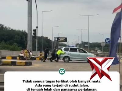 POLISI HADIR SAAT PENGENDARA MENGALAMI MOGOK DI PINTU TOL