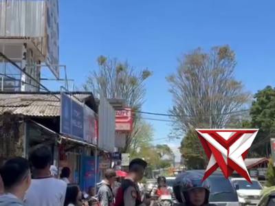 Live Report Personel Polres Cimahi yang melaksanakan Pengaturan Lalu Lintas di kawasan Obyek Wisata