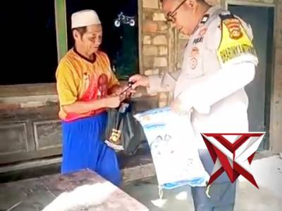 Bhabinkamtibmas Pos Pol Tungkal Jaya Melaksanakan Jumat Berkah - PoliceTube