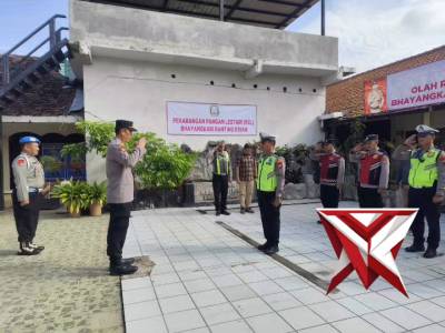 Waka Polsek Krian pimpin Apel Pagi, Tingkatkan Disiplin dan Kesiapsiagaan dan memberikan arahan kepa