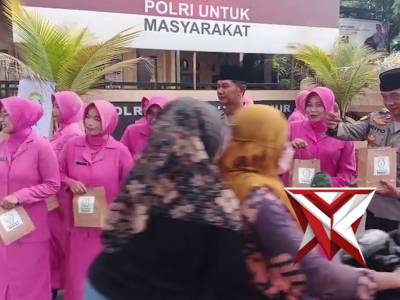 BAGI TAKJIL DAN BUKA PUASA BERSAMA.DI MAKO POLSEK PEEAK