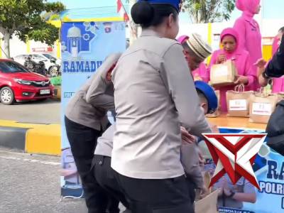 BERKAH RAMADHAN POLAIRUD POLRES BARSEL BAGI TAKJIL