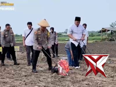 POLRES PROBOLINGGO MELAKSANAKAN TANAM RAYA JAGUNG KUARTAL 1 TA. 2026 DI KEC. DRINGU KAB. PROBOLINGGO