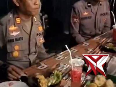 Kapolsek Poncol dan anggota buka bersama