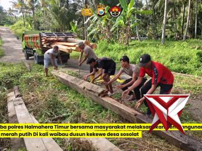 Personil polsek maba selatan bersama ms membangun jambatan merah putih di desa sosaolat