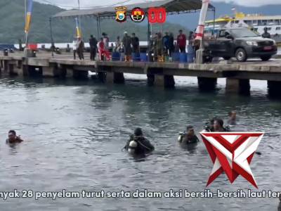 POLAIRUD POLDA MALUKU UTARA PEDULI LAUT TURUT SUKSESKAN COASTAL CLEANUP DI PELABUHAN BASTIONG - PoliceTube