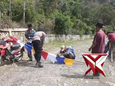 Pemasangan Bendera merah putih dan pemasangan umbul-umbul