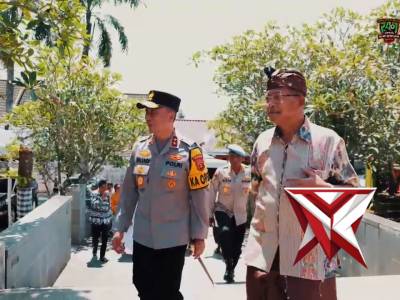 Kunjungan Kapolda sumsel ke Pura Agung