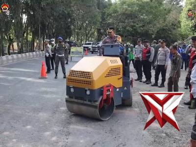 BELIDA Bergerak! Polres Muara Enim bersama stakeholder melaksanakan aksi nyata penambalan jalan - PoliceTube