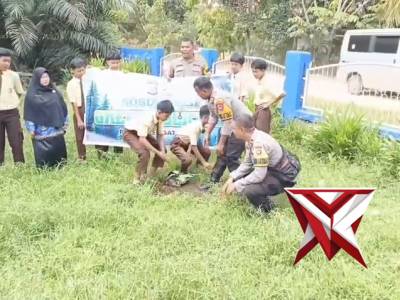 Green Policing Polsek Rengat Barat Polres Inhu di SMP 4 Rengat Barat - PoliceTube