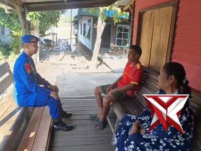 Program Sambang Polisi RW Satpolairud Polres Kapuas Wujudkan Kedekatan Polisi dan Masyarakat Pesisir - PoliceTube