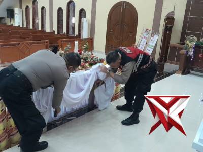 SATUAN SAMAPTA POLRES BITUNG LAKUKAN STERILISASI LOKASI IBADAH NATAL DIKOTA BITUNG.