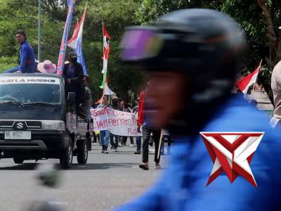 Pengamanan aksi unjuk rasa yang digelar ratusan warga Desa Sinar Palembang - PoliceTube